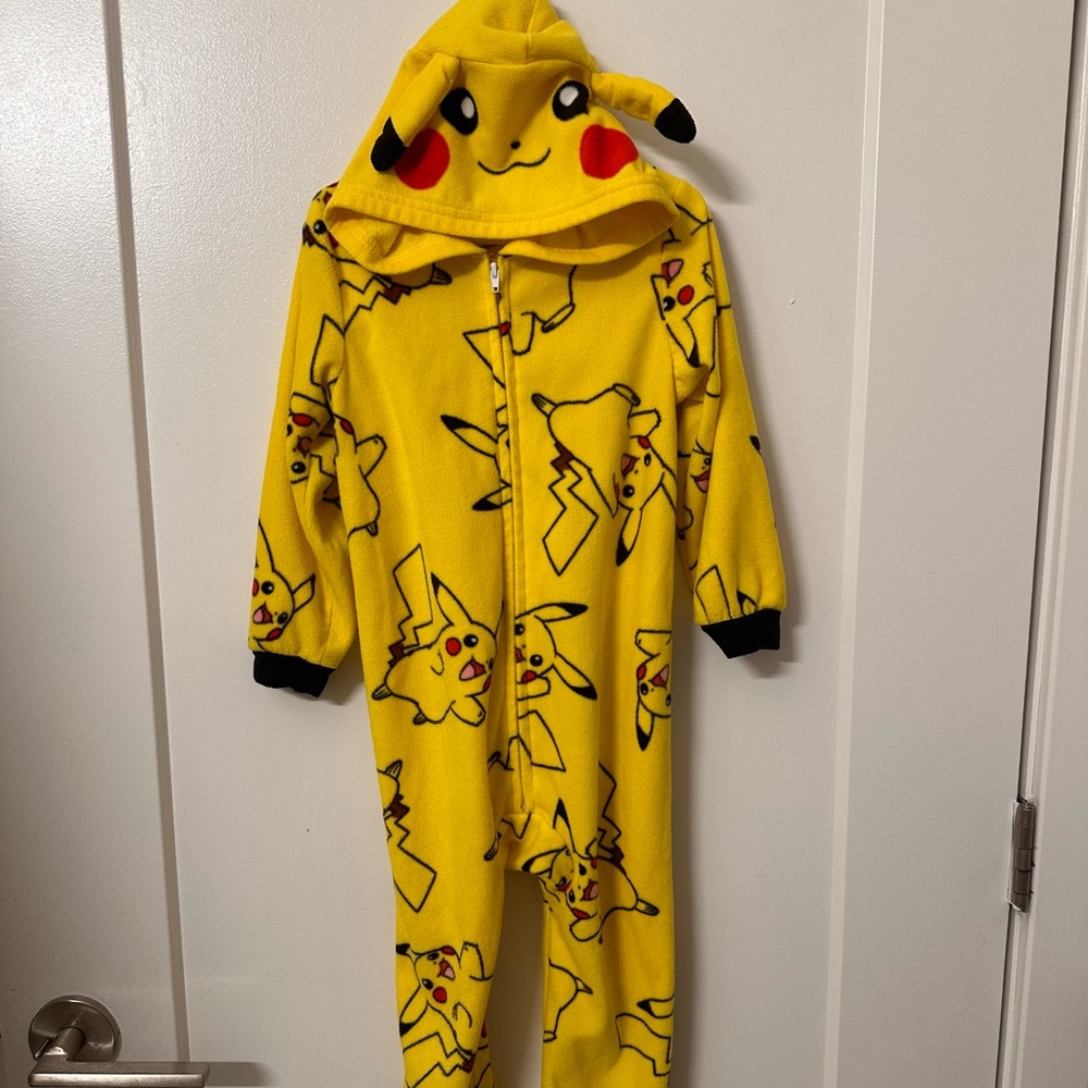 New Pokémon onesie kids size XS(4/5